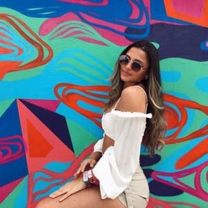 Meet your Posher, Mia